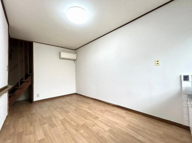伏見区羽束師志水町の洋室