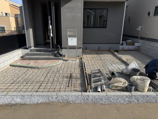 柏市青葉台１丁目新築戸建の駐車場|1号棟駐車スペース・並列２台駐車可（12月20日撮影）