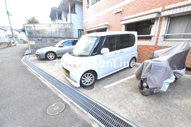 ラデ・ファンスの駐車場