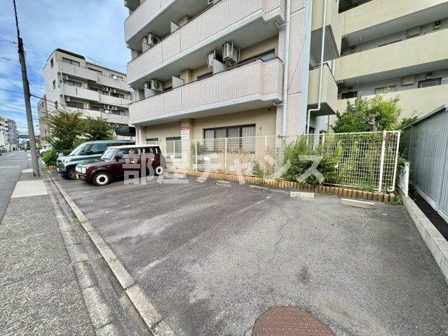 CASA NOAH名古屋Iの駐車場