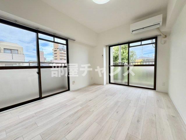 CASA NOAH名古屋Iの居間・リビング