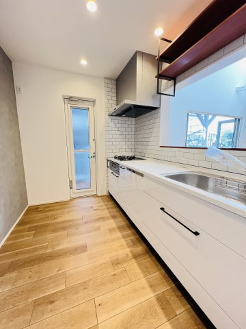 The California Styleのキッチン|食洗機＆浄水器内臓ハンドシャワー水栓搭載のキッチン