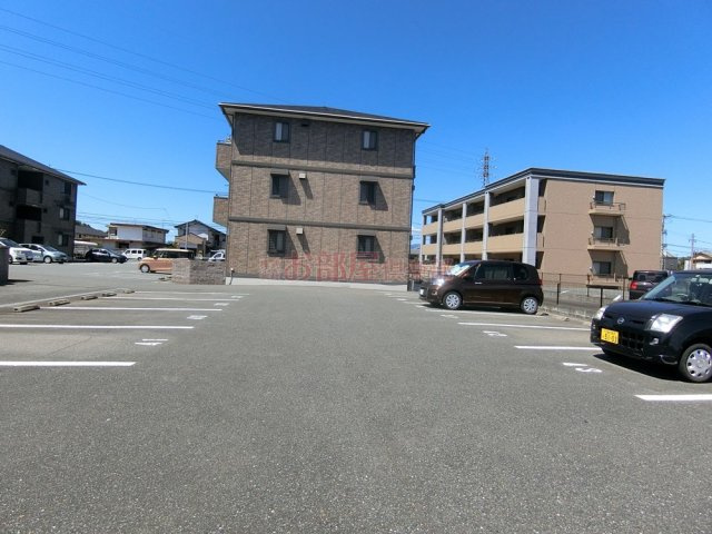 ビュー・アゼリアの駐車場