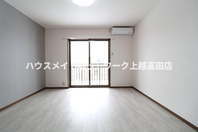 クリア上越の洋室|洋室8帖