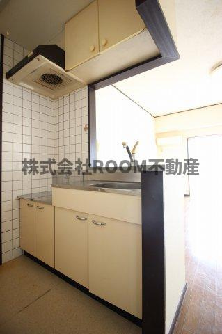 立野マンションのキッチン|コンパクトなキッチンで掃除もラクラク