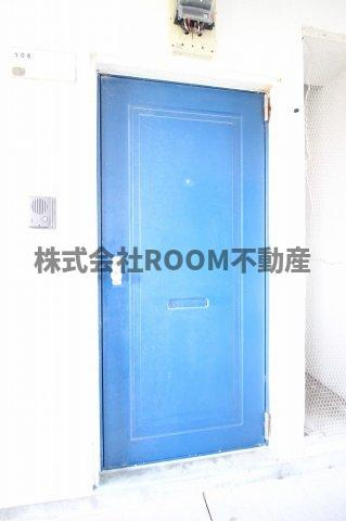 立野マンションの玄関|収納もある玄関です