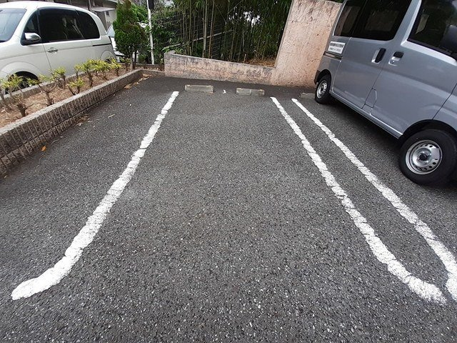 グロワールＡの駐車場