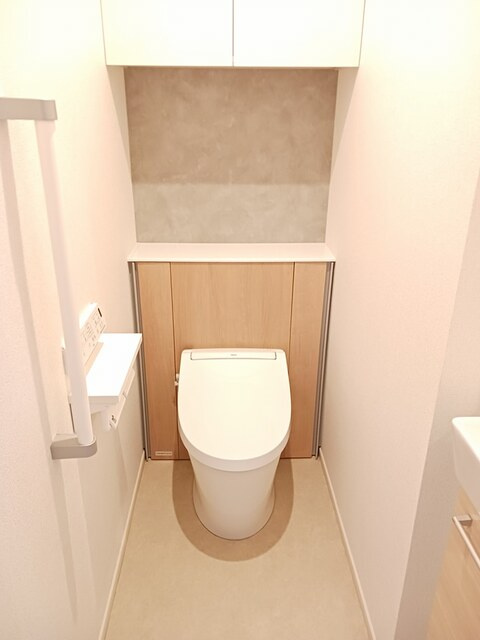 ☆温水洗浄・暖房便座付きトイレです☆