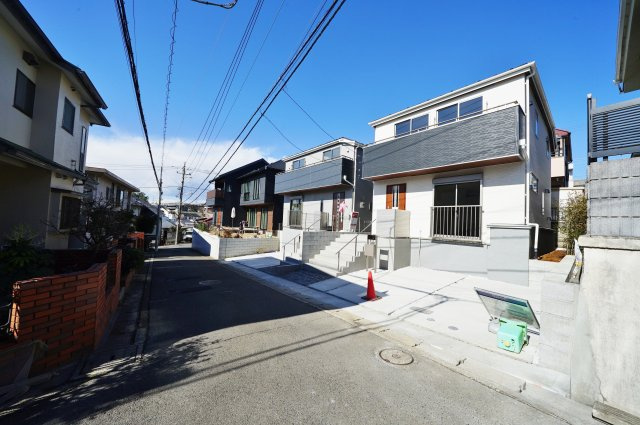 【横浜市旭区中希望が丘80-4全2棟新築戸建て】★仲介手数料無料★（希望ケ丘小学校・希望が丘中学校）の前面道路含む現地写真