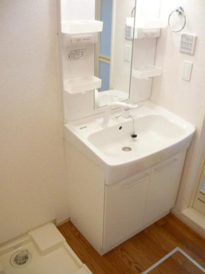 【洗面所】 | サニーハイドビラ | スペースが確保できる洗面所です