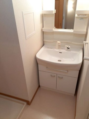 【洗面所】 | ルミエール | ゆったりとスペースのある洗面所