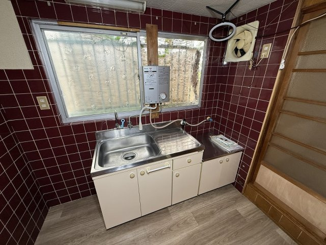 大和高田市有井戸建のキッチン