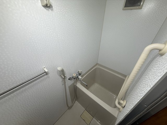 大和高田市有井戸建の浴室