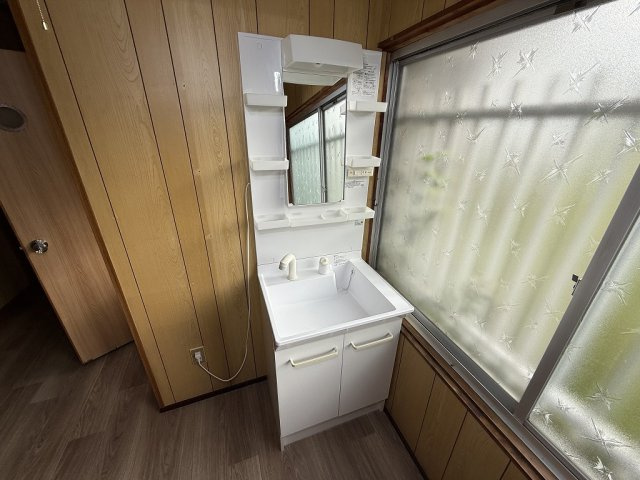 大和高田市有井戸建の洗面所