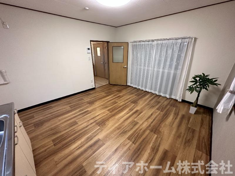 大和郡山市小泉町戸建の居間・リビング