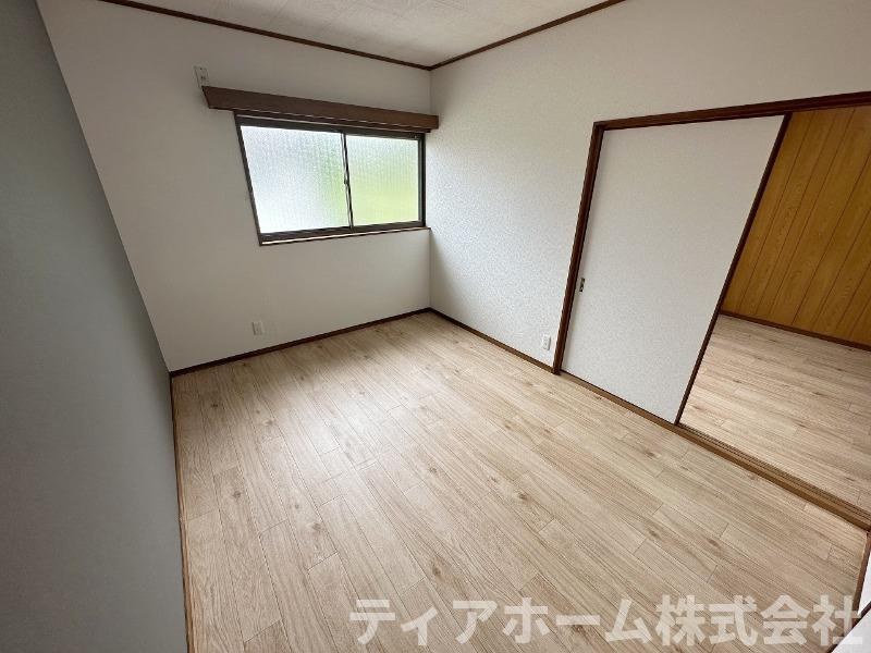 大和郡山市小泉町戸建の洋室