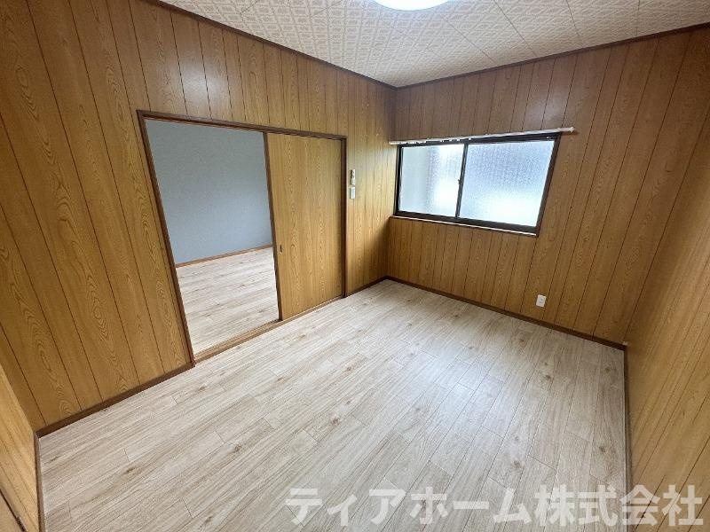 大和郡山市小泉町戸建の洋室