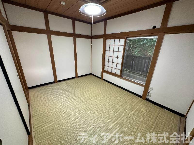 大和郡山市小泉町戸建の洋室