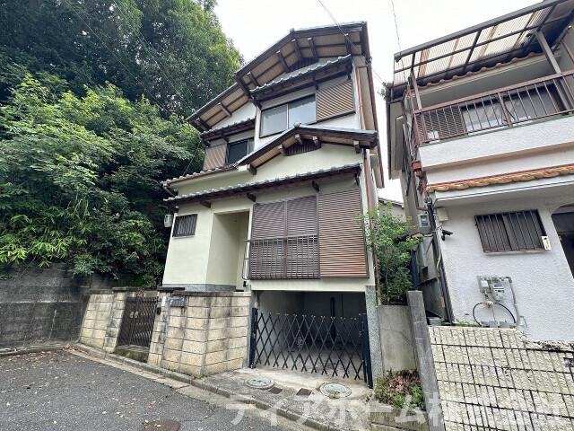 大和郡山市小泉町戸建の駐車場