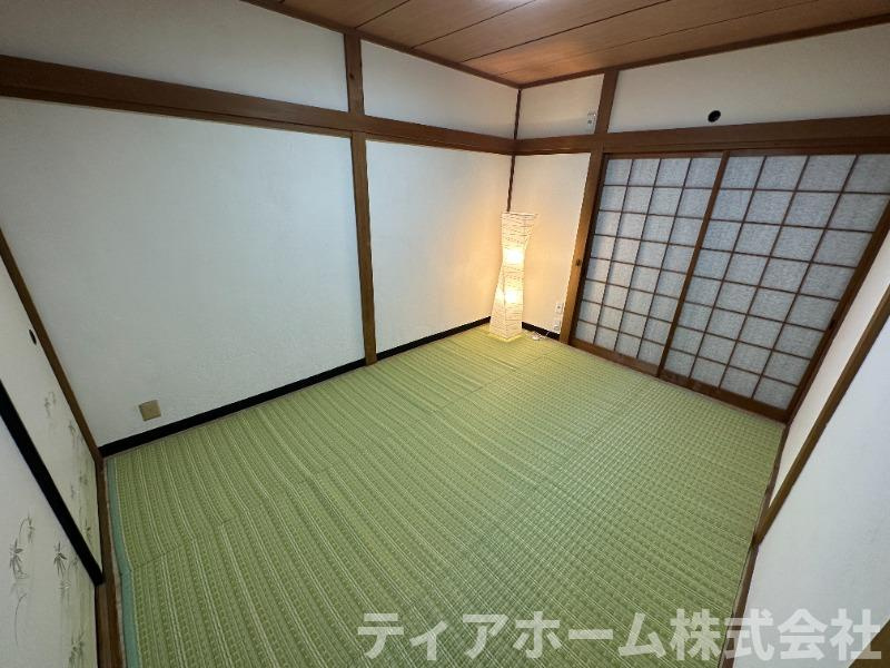 大和郡山市小泉町戸建の洋室