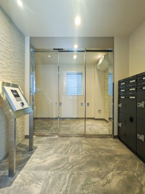 【エントランス】 | クリスフォート【SHM】 | エントランスはオートロック付き！