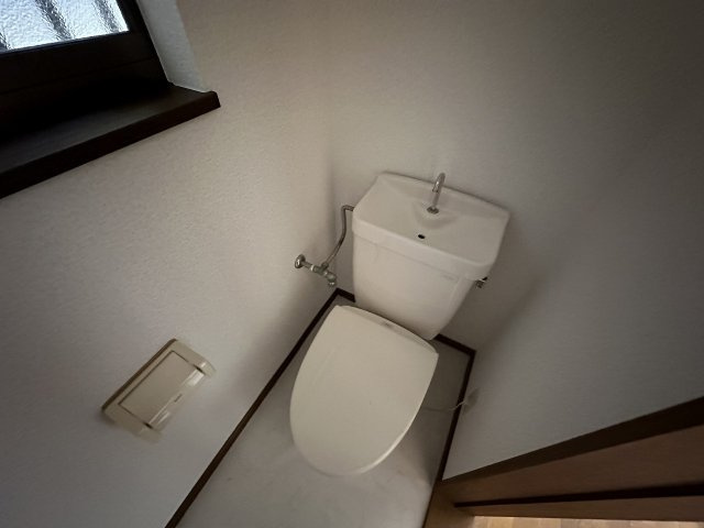 矢田町戸建のトイレ