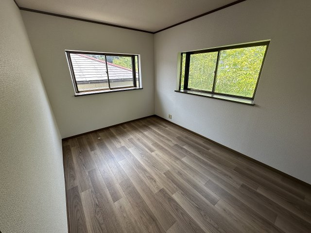 矢田町戸建の洋室