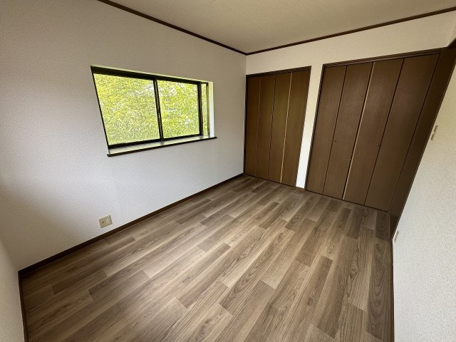 矢田町戸建の洋室