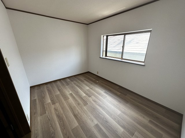 矢田町戸建の洋室