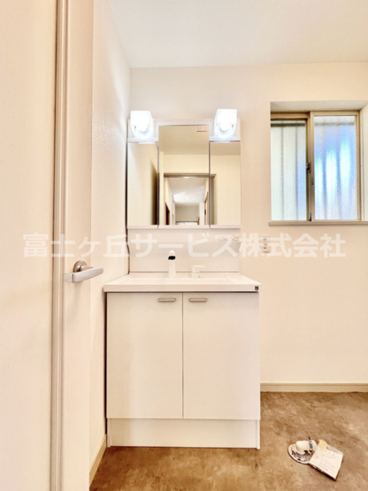 【独立洗面台】 | 裾野市千福が丘1丁目 中古戸建て | 独立洗面台、朝の身支度には欠かせません