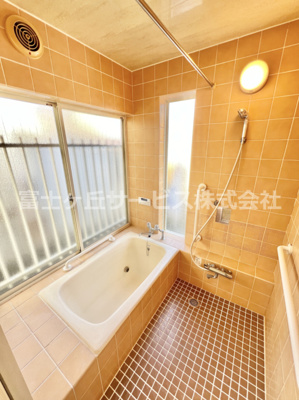 【浴室】 | 裾野市千福が丘1丁目 中古戸建て | 落ち着いた空間のお風呂です