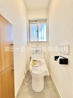【トイレ】 | 裾野市千福が丘1丁目 中古戸建て | 1Fのトイレです