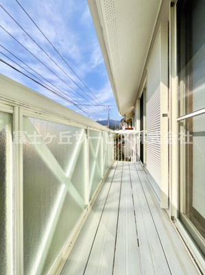 【バルコニー】 | 裾野市千福が丘1丁目 中古戸建て | お洗濯にも便利なバルコニー付き