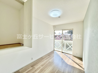 【洋室】 | 裾野市千福が丘1丁目 中古戸建て | 約5帖の洋室です