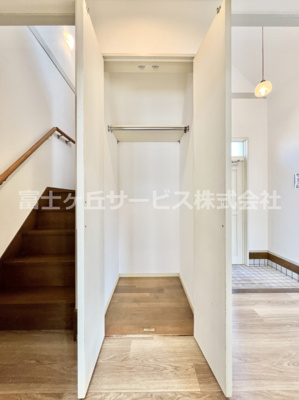 【収納】 | 裾野市千福が丘1丁目 中古戸建て | 玄関横の収納です