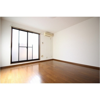 【居間・リビング】 | プレジール秋喜 | 広々8.8帖の居室