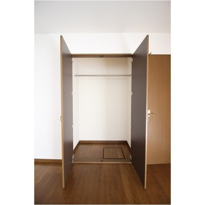 【収納】 | プレジール秋喜 | 奥行たっぷりのクローゼット