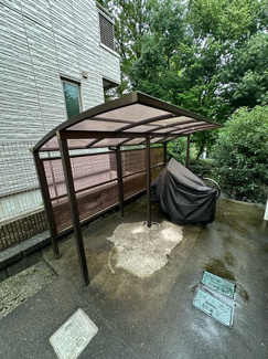 【その他共用部分】 | 屋根付きの駐輪場があるので雨が降っても安心です☆荷物が重いときに自転車があれば助かりますね！