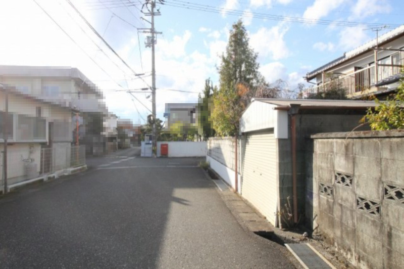 城山町　建築条件なし　売土地の前面道路含む現地写真