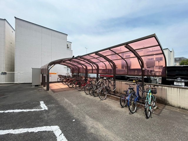 スカイマンション南福岡の駐車場