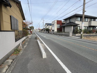 【前面道路含む現地写真】
