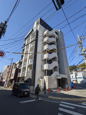 【外観】 | インフィールド枝光 | お得に住まいをお探しするなら不動産すまラボにお任せ下さい♪
〇現地待合わせOK　〇LINE対応可　〇他社物件持ち込みＯＫ
〇遠隔契約OK　〇お値引き喜んで♪
皆様のお問合せをお待ちしています♪