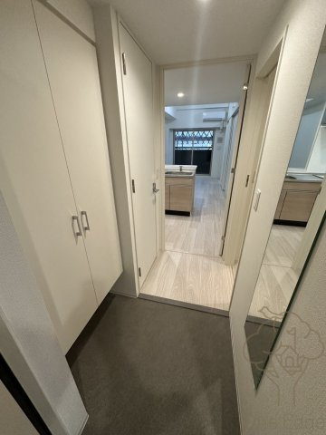 セレニテ新大阪グランデ シュッドの玄関