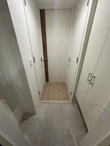 セレニテ新大阪グランデ シュッドの玄関
