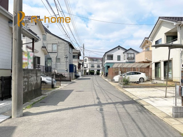流山市三輪野山6期　新築戸建て　1号棟の前面道路含む現地写真|『今から見たい！』大歓迎です♪
お気軽にＲ－ｈomeまでお問い合わせください。
