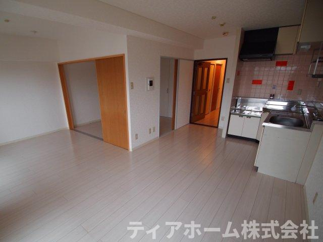 大和高田市田井新町の賃貸マンションの居間・リビング|ゆったり過ごせる居間です