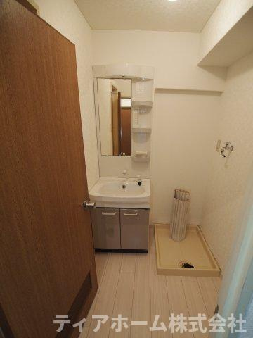 大和高田市田井新町の賃貸マンションの洗面所|スペースが確保できる洗面所です