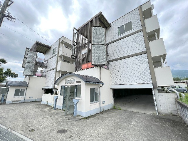 五條市住川町の賃貸マンションの外観