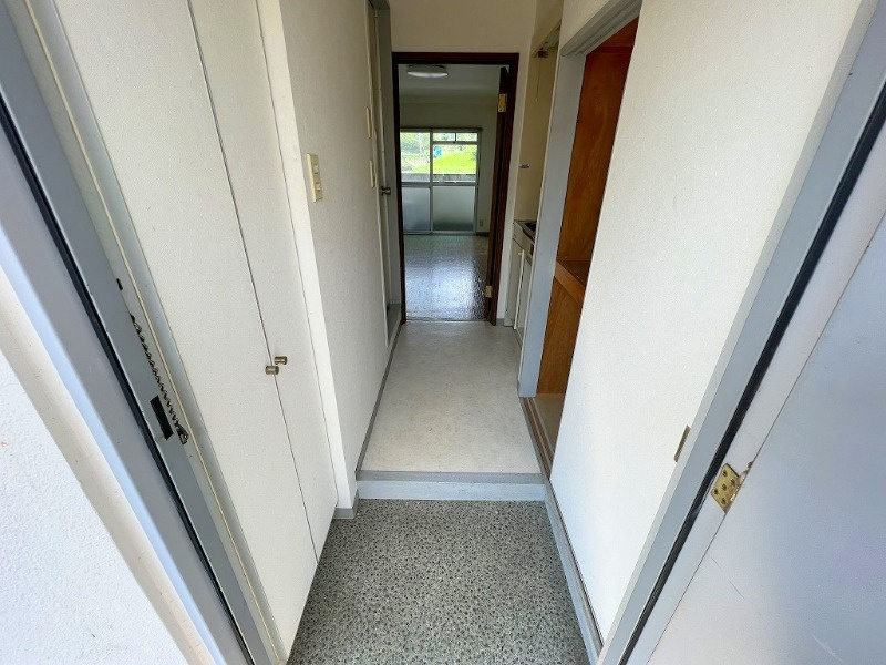 五條市住川町の賃貸マンションの玄関