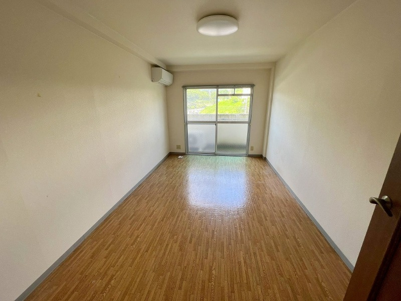 五條市住川町の賃貸マンションの居間・リビング